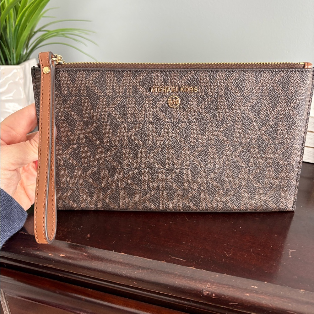 Michael Kors envelope wallet/clutch